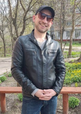 <span>Andrii, 34</span> <span style='width: 25px; height: 16px; float: right; background-image: url(/bitmaps/flags_small/UA.PNG)'> </span><br><span>Brovary, Ukraine</span> <input type='button' class='joinbtn' style='float: right' value='JOIN NOW' />