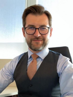 <span>Jeff Edward, 50</span> <span style='width: 25px; height: 16px; float: right; background-image: url(/bitmaps/flags_small/US.PNG)'> </span><span style='float: right;margin-right: 20px;'><i class='fa fa-heart'></i> 4</span><br><span>Dallas, United States of America</span> <input type='button' class='joinbtn' style='float: right' value='JOIN NOW' />