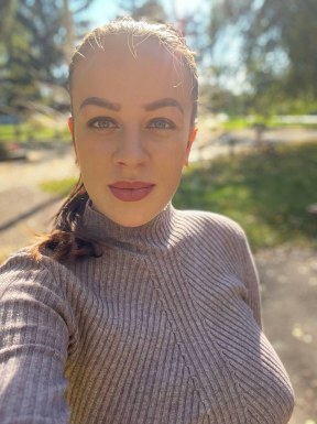 <span>Oksana, 24</span> <span style='width: 25px; height: 16px; float: right; background-image: url(/bitmaps/flags_small/UA.PNG)'> </span><span style='float: right;margin-right: 20px;'><i class='fa fa-heart'></i> 18</span><br><span>Komyshnya, Ukraine</span> <input type='button' class='joinbtn' style='float: right' value='JOIN NOW' />