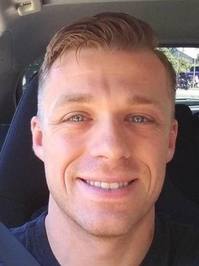 <span>Ryan, 36</span> <span style='width: 25px; height: 16px; float: right; background-image: url(/bitmaps/flags_small/US.PNG)'> </span><span style='float: right;margin-right: 20px;'><i class='fa fa-heart'></i> 5</span><br><span>Miami, United States of America</span> <input type='button' class='joinbtn' style='float: right' value='JOIN NOW' />