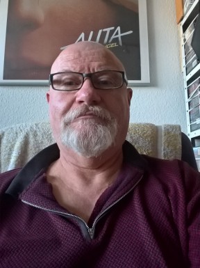 <span>Frank, 64</span> <span style='width: 25px; height: 16px; float: right; background-image: url(/bitmaps/flags_small/DE.PNG)'> </span><span style='float: right;margin-right: 20px;'><i class='fa fa-heart'></i> 5</span><br><span>Burscheid, Germany</span> <input type='button' class='joinbtn' style='float: right' value='JOIN NOW' />
