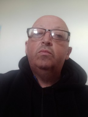 <span>Steve, 54</span> <span style='width: 25px; height: 16px; float: right; background-image: url(/bitmaps/flags_small/UK.PNG)'> </span><span style='float: right;margin-right: 20px;'><i class='fa fa-heart'></i> 5</span><br><span>Portsmouth, United Kingdom</span> <input type='button' class='joinbtn' style='float: right' value='JOIN NOW' />