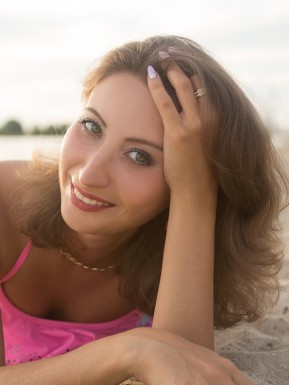 <span>Olya, 35</span> <span style='width: 25px; height: 16px; float: right; background-image: url(/bitmaps/flags_small/UA.PNG)'> </span><span style='float: right;margin-right: 20px;'><i class='fa fa-heart'></i> 25</span><br><span>Kremenchuk, Ukraine</span> <input type='button' class='joinbtn' style='float: right' value='JOIN NOW' />