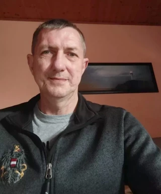 <span>Andreas, 54</span> <span style='width: 25px; height: 16px; float: right; background-image: url(/bitmaps/flags_small/DE.PNG)'> </span><br><span>Dessau Ross, เยอรมนี</span> <input type='button' class='joinbtn' style='float: right' value='JOIN NOW' />