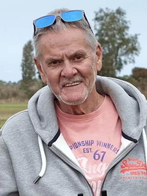 English men looking for love