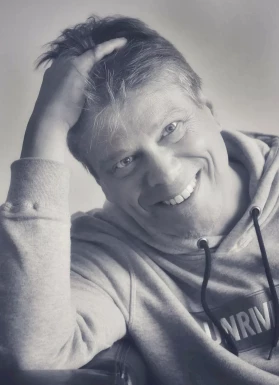 <span>Gary, 66</span>&nbsp;<span style='width: 25px; height: 16px; float: right; background-image: url(/bitmaps/flags_small/CZ.PNG)'>&nbsp;</span><br><span>Brno, Czech Rep.</span>&nbsp;<input type='button' class='joinbtn' style='float: right' value='JOIN NOW' />