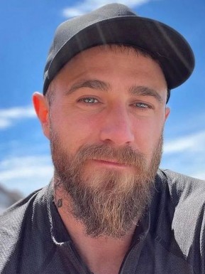 <span>Steven, 60</span> <span style='width: 25px; height: 16px; float: right; background-image: url(/bitmaps/flags_small/US.PNG)'> </span><span style='float: right;margin-right: 20px;'><i class='fa fa-heart'></i> 5</span><br><span>Staten Isla, United States of America</span> <input type='button' class='joinbtn' style='float: right' value='JOIN NOW' />