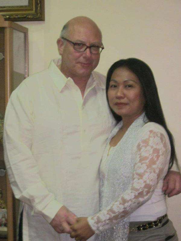 Wir haben uns im Juni/2009 hier kennengelernt und nach einer langen Zeit des Chats haben wir im Februar in Manila zusammengefunden und dann am 10.März in Queson City geheiratet. Wir sind überglücklich...
